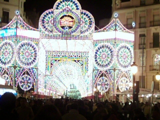 Calle iluminada