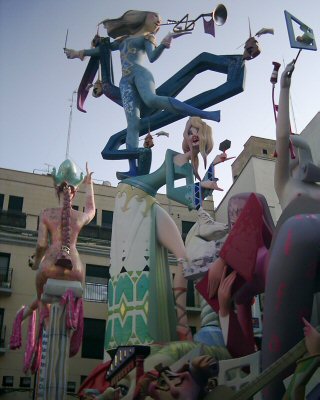 Pilar square Falla.