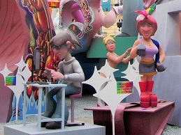 oficinista de dia, travesti de noche