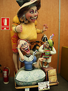 ninot Gaeta-Farnals 2013