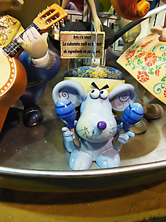 mouse with maracas