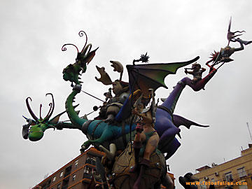 dragón con guerreros