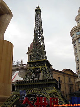 eiffel tower