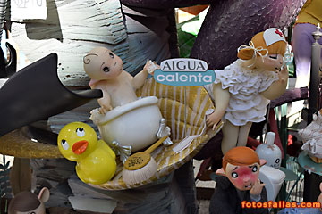 niño en la bañera