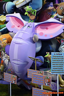 elefante tocando