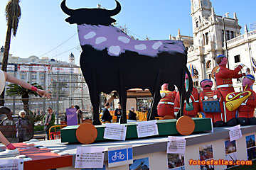 toro de cartón