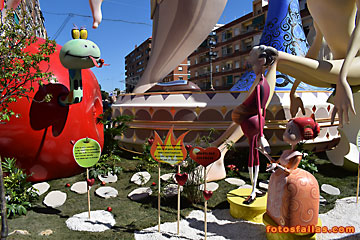 falleros looking falla