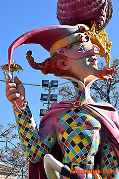 comediante con mascara de cerdo