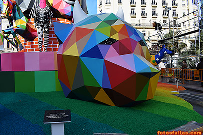 cabeza de oso multicolor