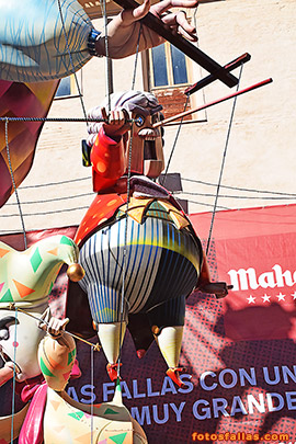 títere maneja títere