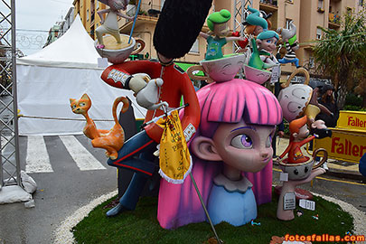 child falla Mercado Monteolivete 2025